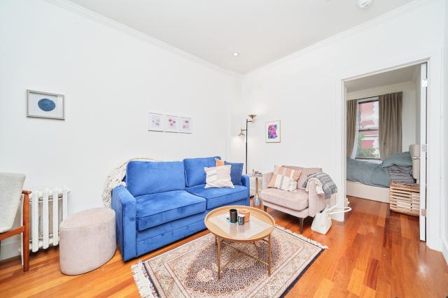118 East 4th Street – photo 1