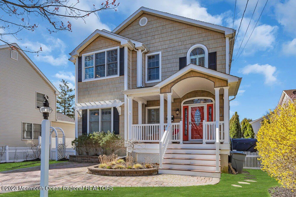 323 E Main Street – photo 1 of 32