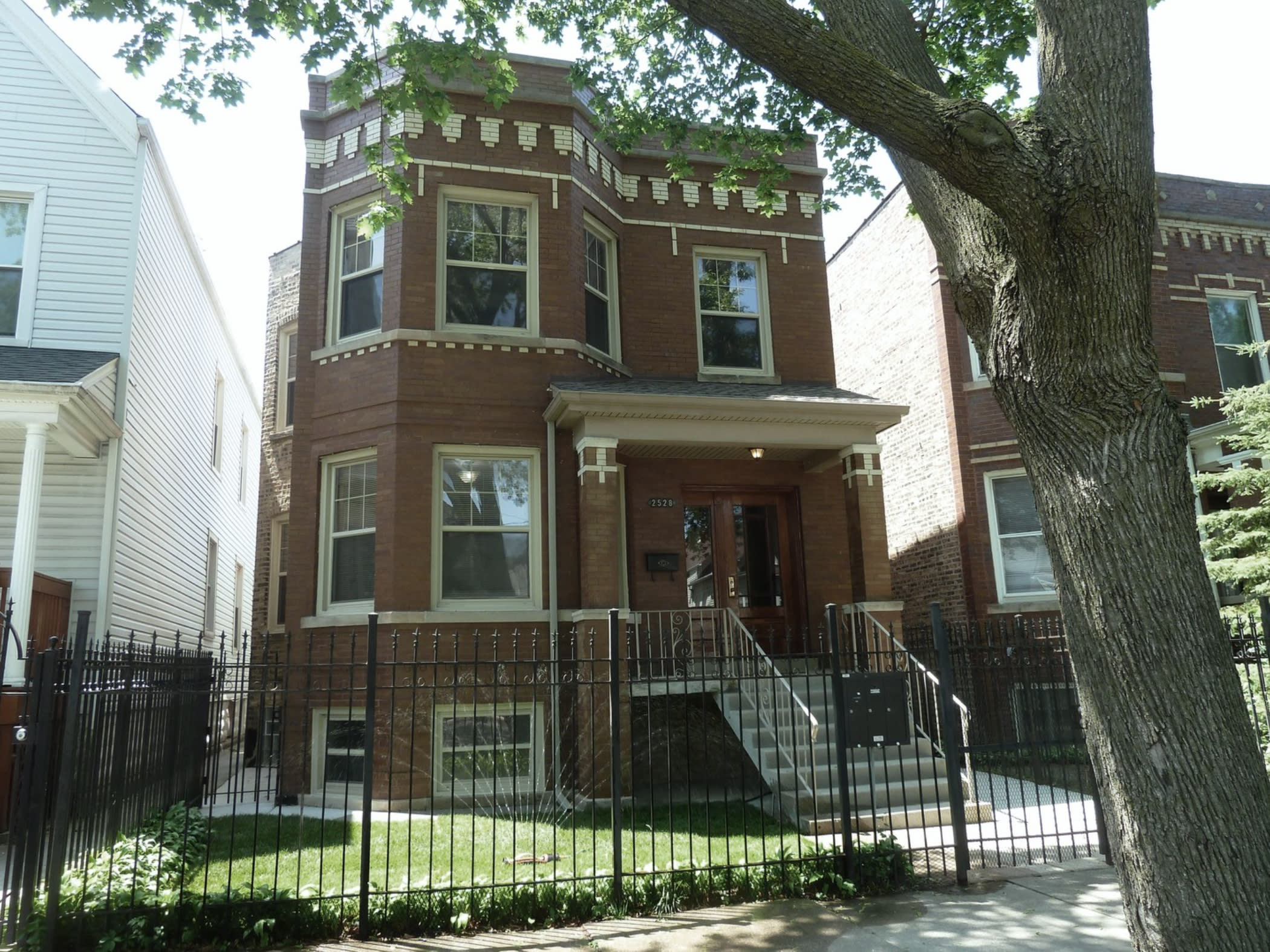 2528 North Hamlin Avenue – photo 1