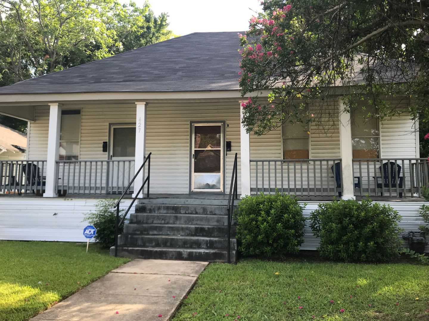 427 14th Street – photo 1 of 7
