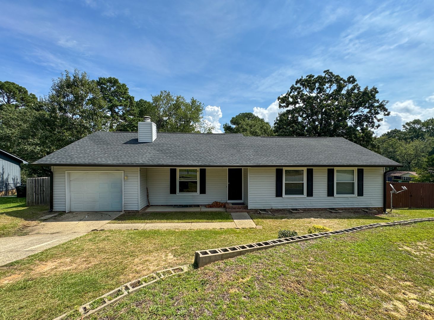Cute 3 Bed 2 Bath Home in Fayetteville – photo 1