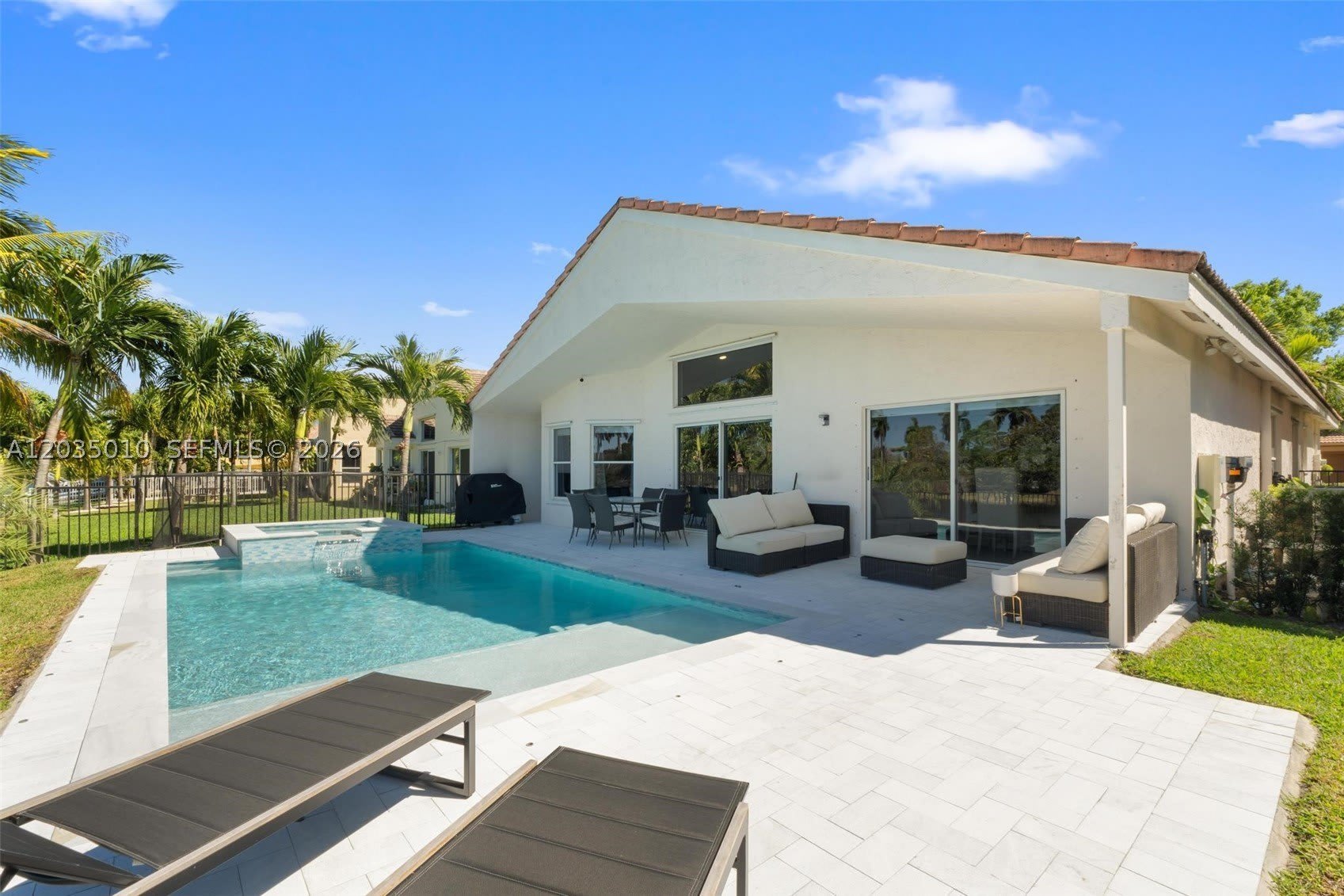 18061 SW 33rd St – photo 1
