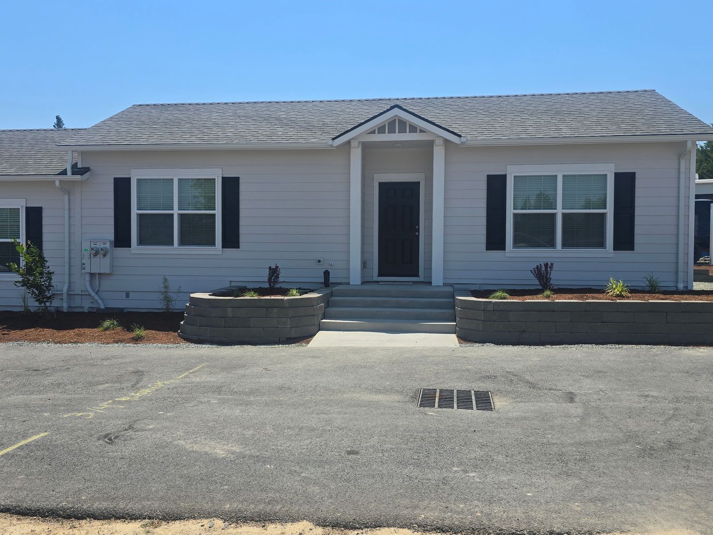 1 bed 1 bath for rent in Grants Pass – photo 1 of 21
