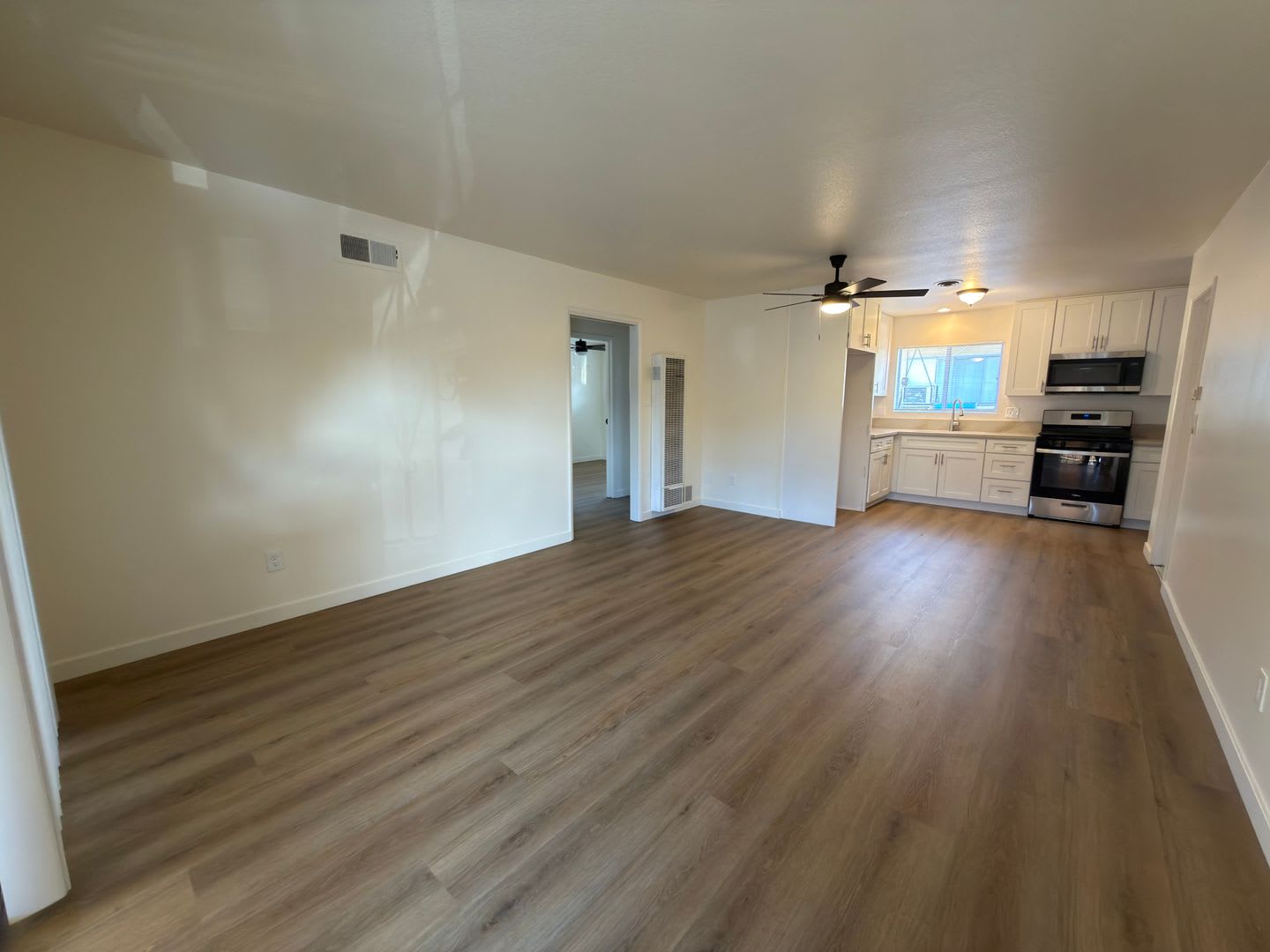 318-320 S. Bedford Road – photo 1