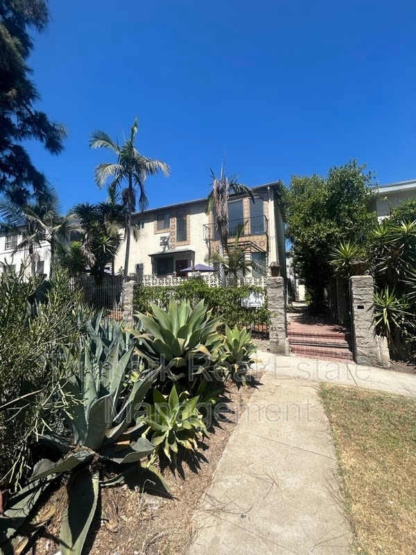 3731 Los Feliz Blvd – photo 1