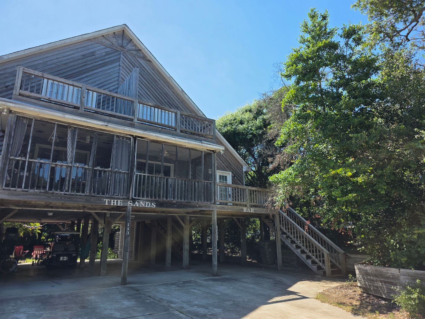 Island Living Just Steps From The Beach Charming 3Br Retreat In Emerald Isle – photo 1 of 23
