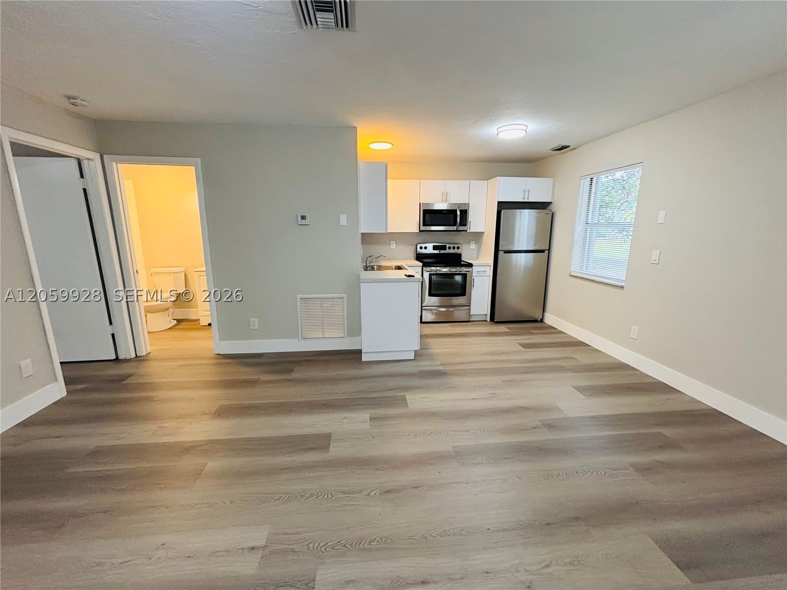 1011 Sw 8Th St – photo 1