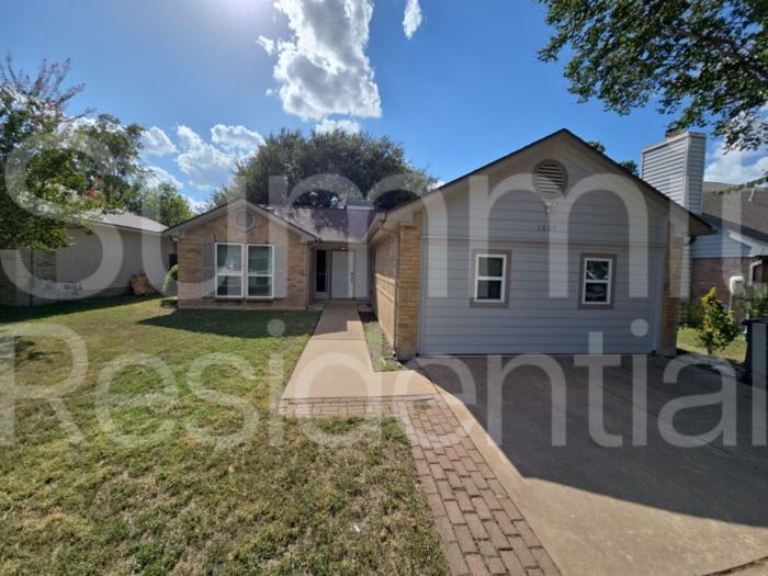 1607 Parkwood Drive – photo 1