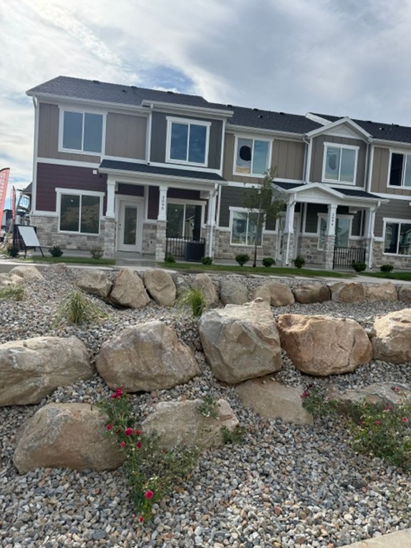 Beautiful new construction town home with amazing views – photo 1