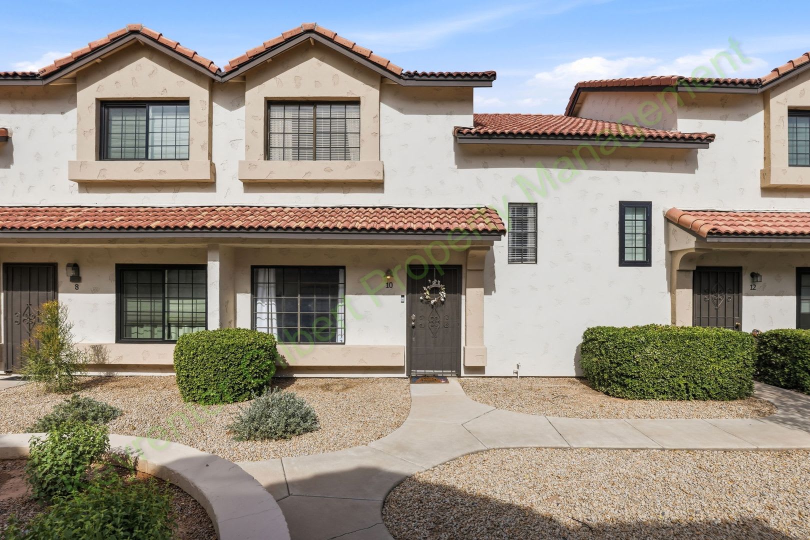 Charming Townhome Living in the Heart of Chandler – Community Pool & Prime Location! – photo 1