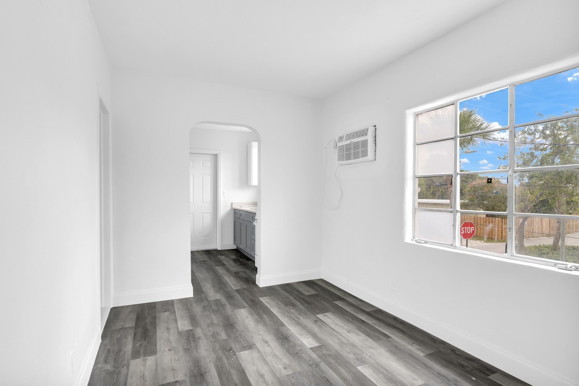 820 N Dixie Highway – photo 1