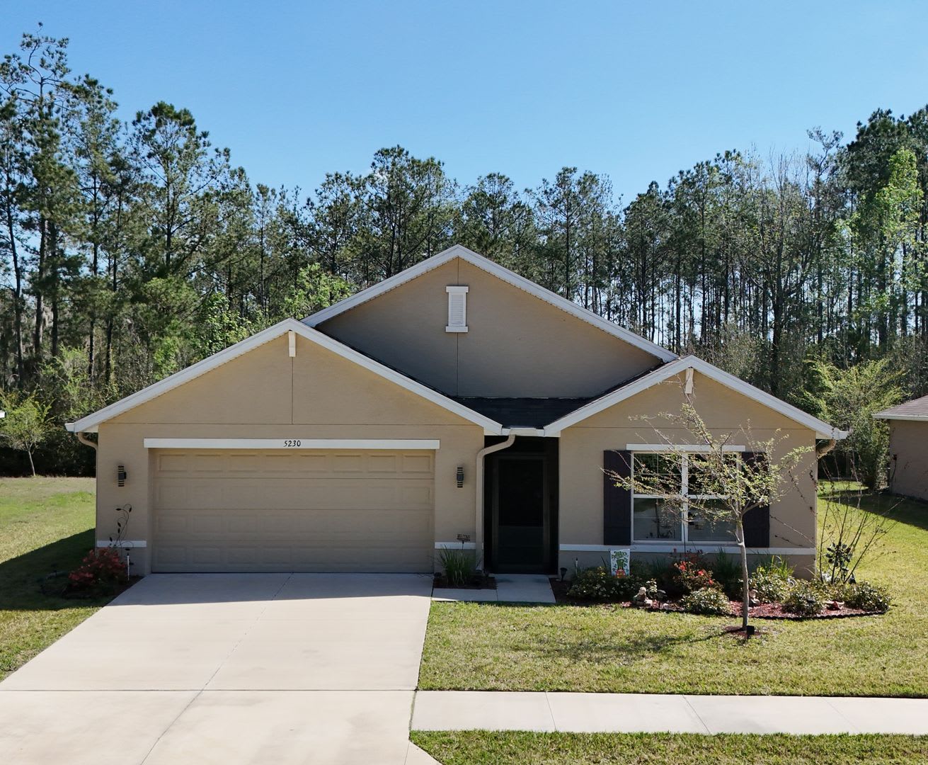 Beautiful 4 Bedroom Home In Gated Golf Course Community – photo 1 of 43