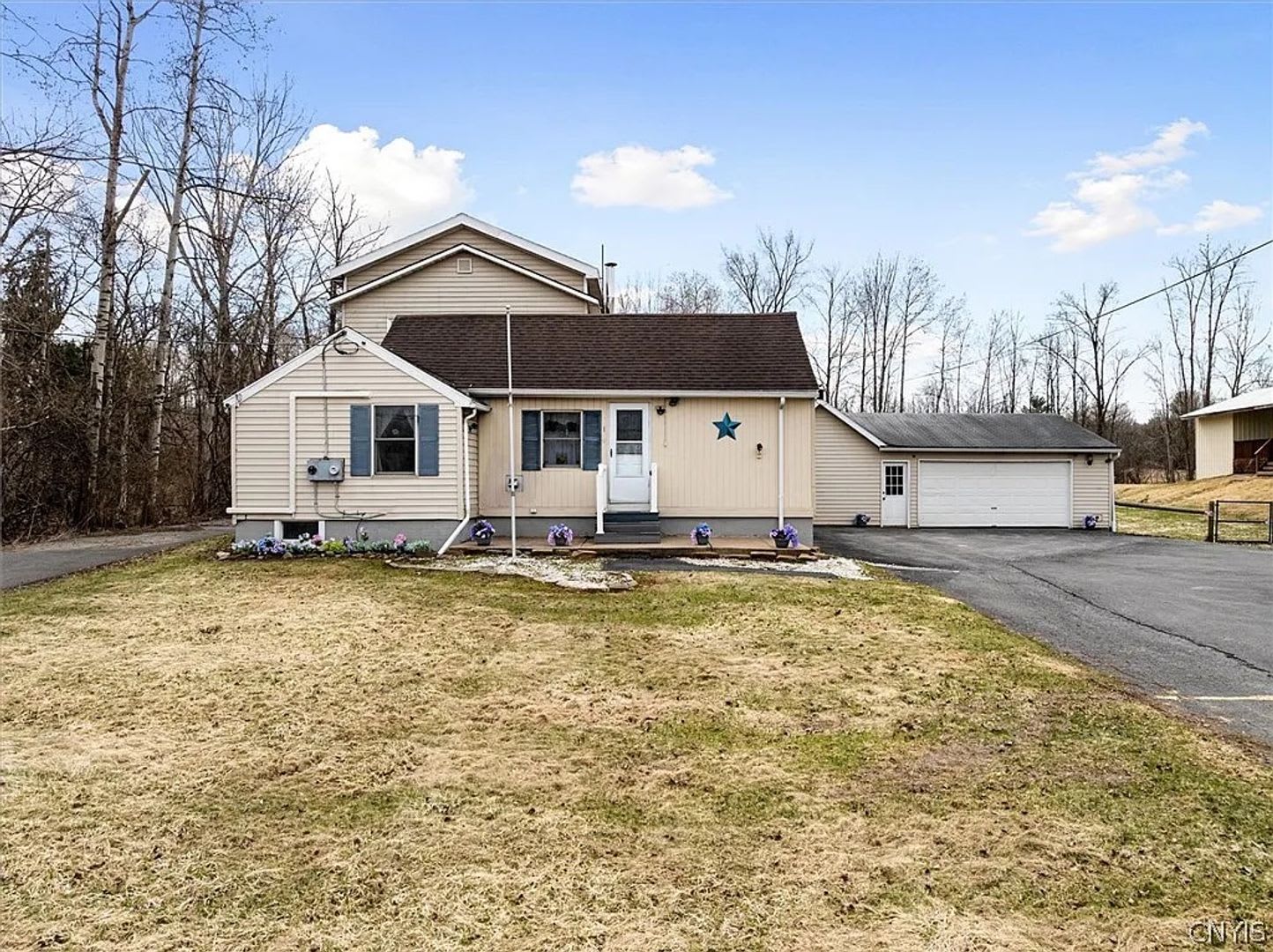 6126 Lowell Rd – photo 1 of 274