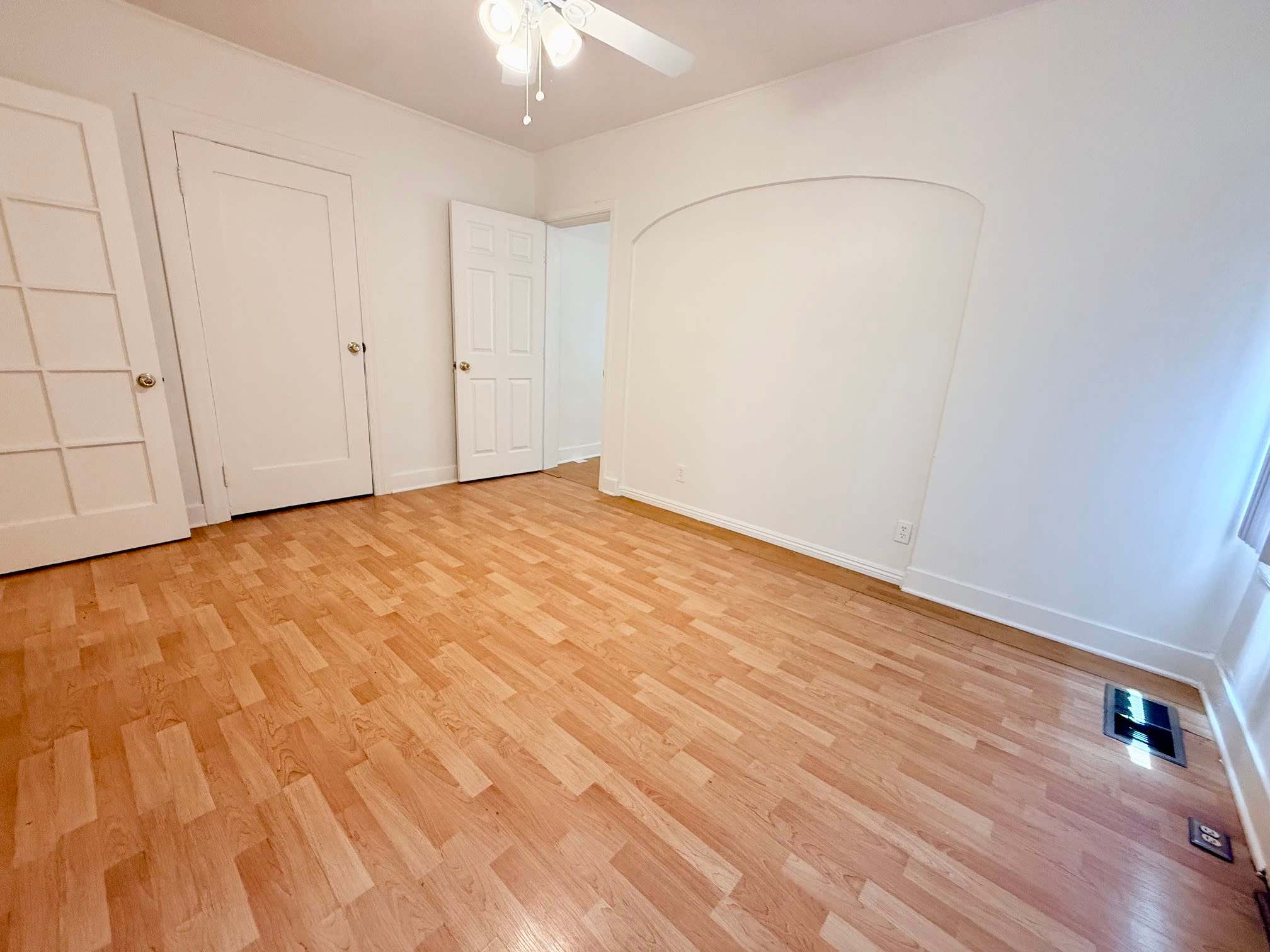 1511 1/2 North Hoover Street – photo 1