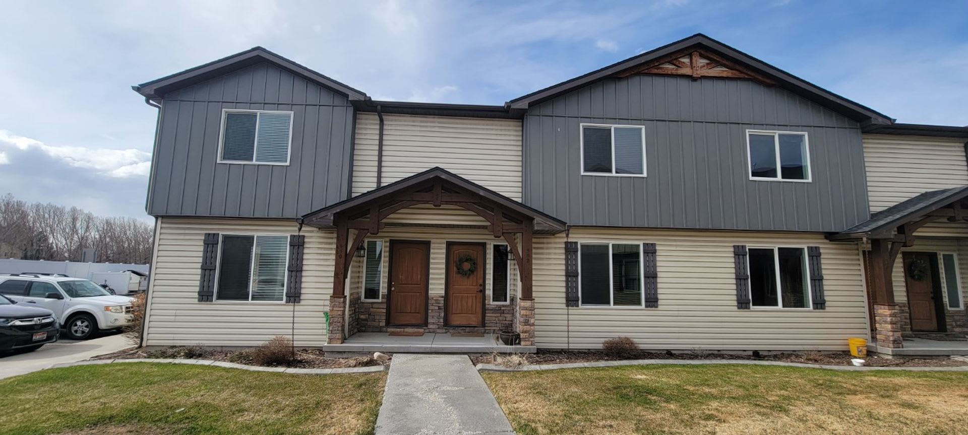 3 bed, 1.5 bath End Unit in The Meadows – photo 1