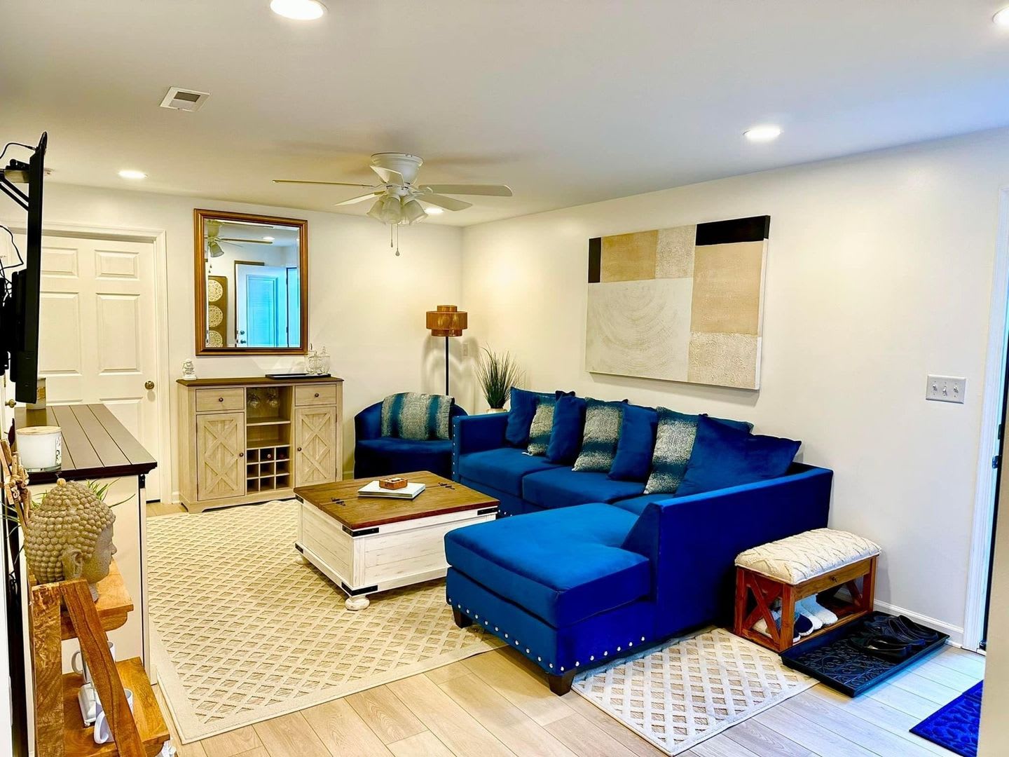 Charming 2BR basement Apartment in Magnolia – photo 1 of 13