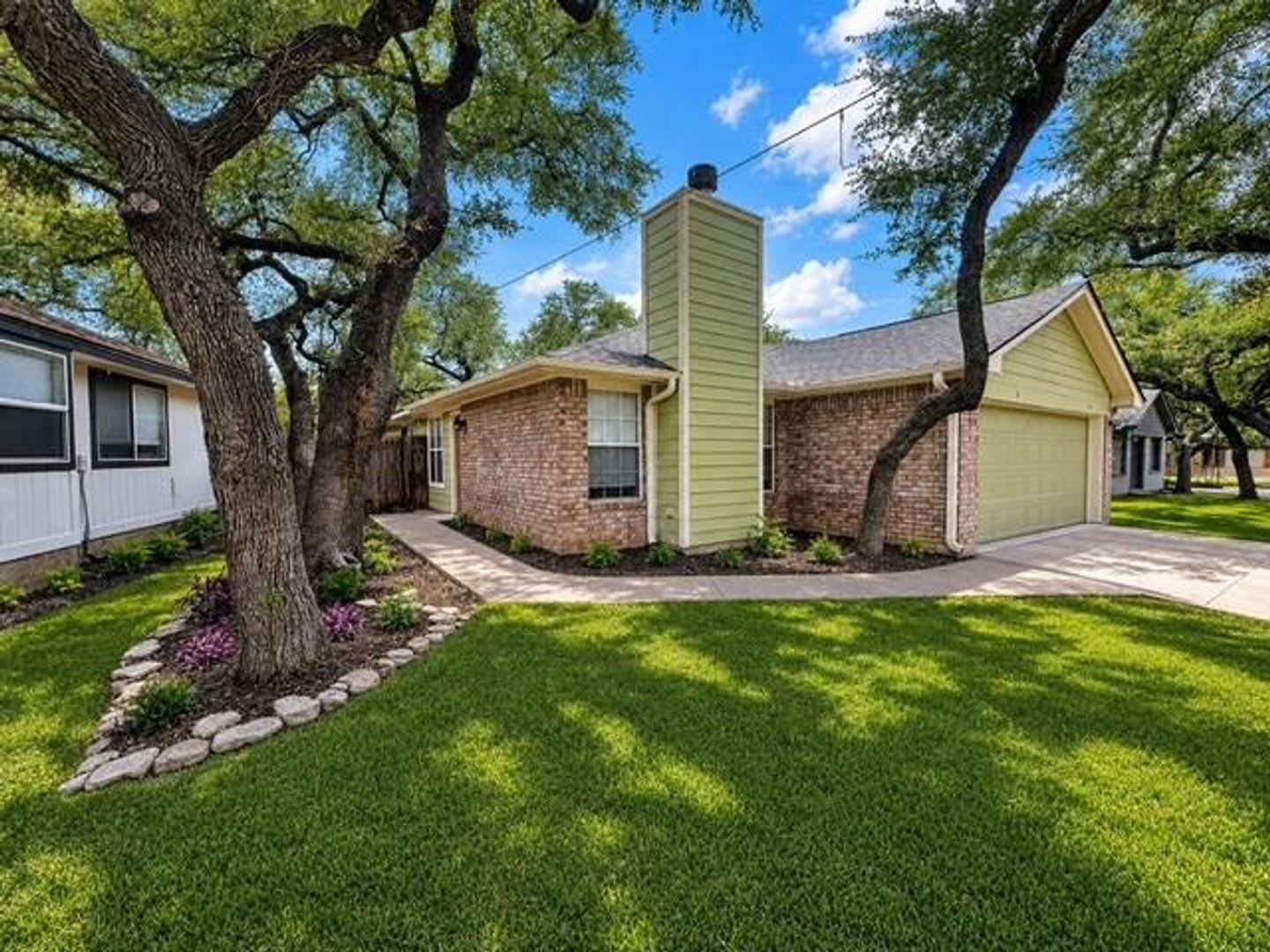 Beautiful 3 Bedroom Treed Lot Round Rock Schools Remodeled Refrigerator – photo 1