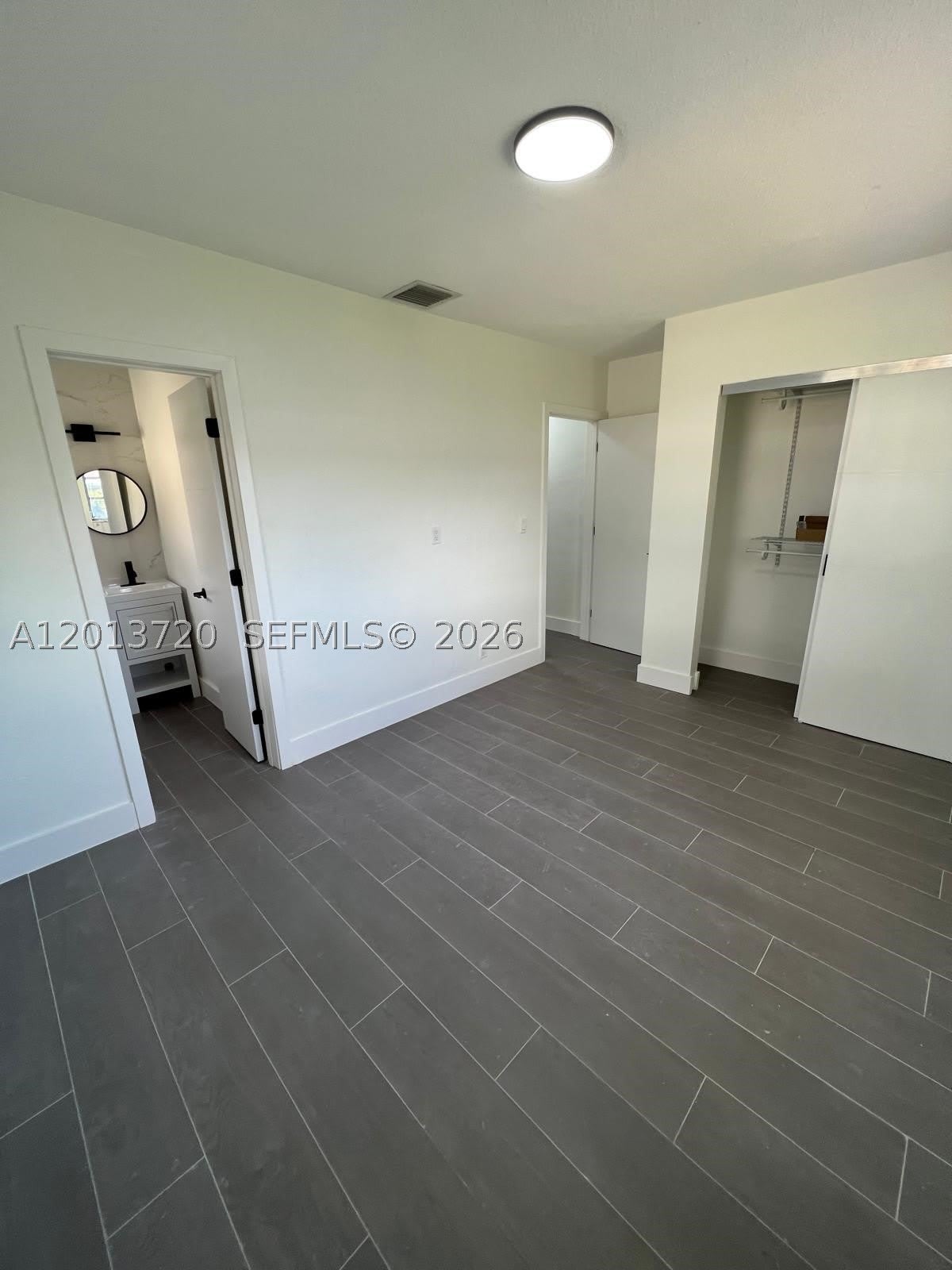 2640 NE 215th St – photo 1