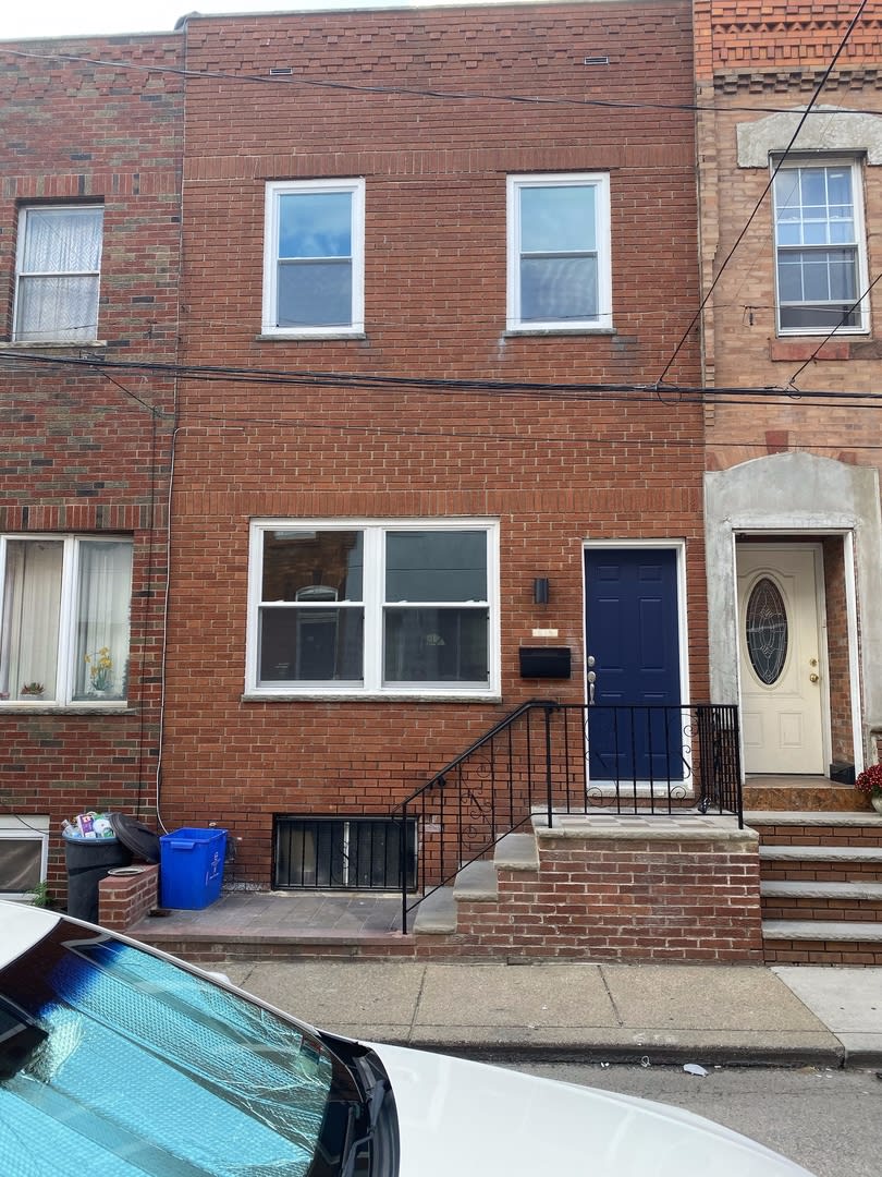 Modern Passyunk Square 3 Bedroom 1 5 Bath Home W D Yard Central Air Come Check This Out H W Fls – photo 1