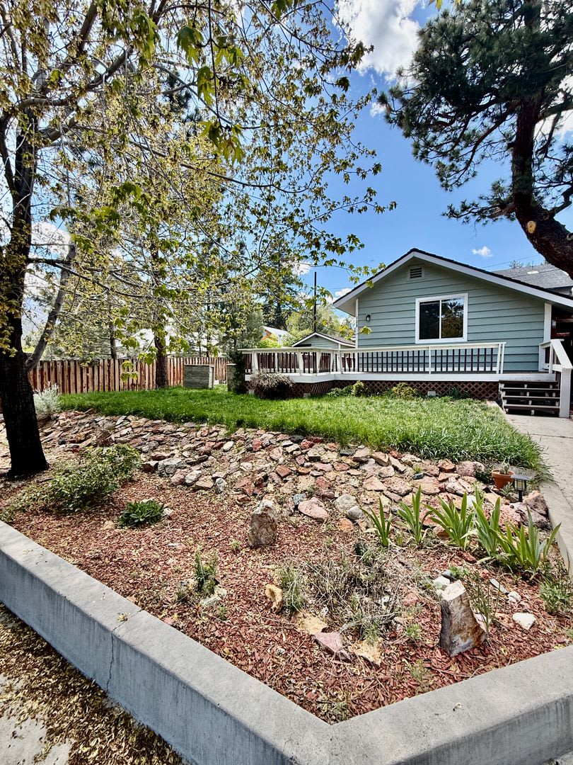 Sunny Slopes Mountain Retreat Spacious 3Bd Home With Large Yard – photo 1 of 34