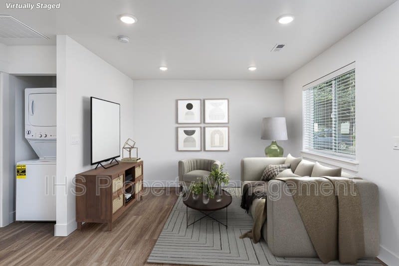 452 S 40th Ave. – photo 1 of 5