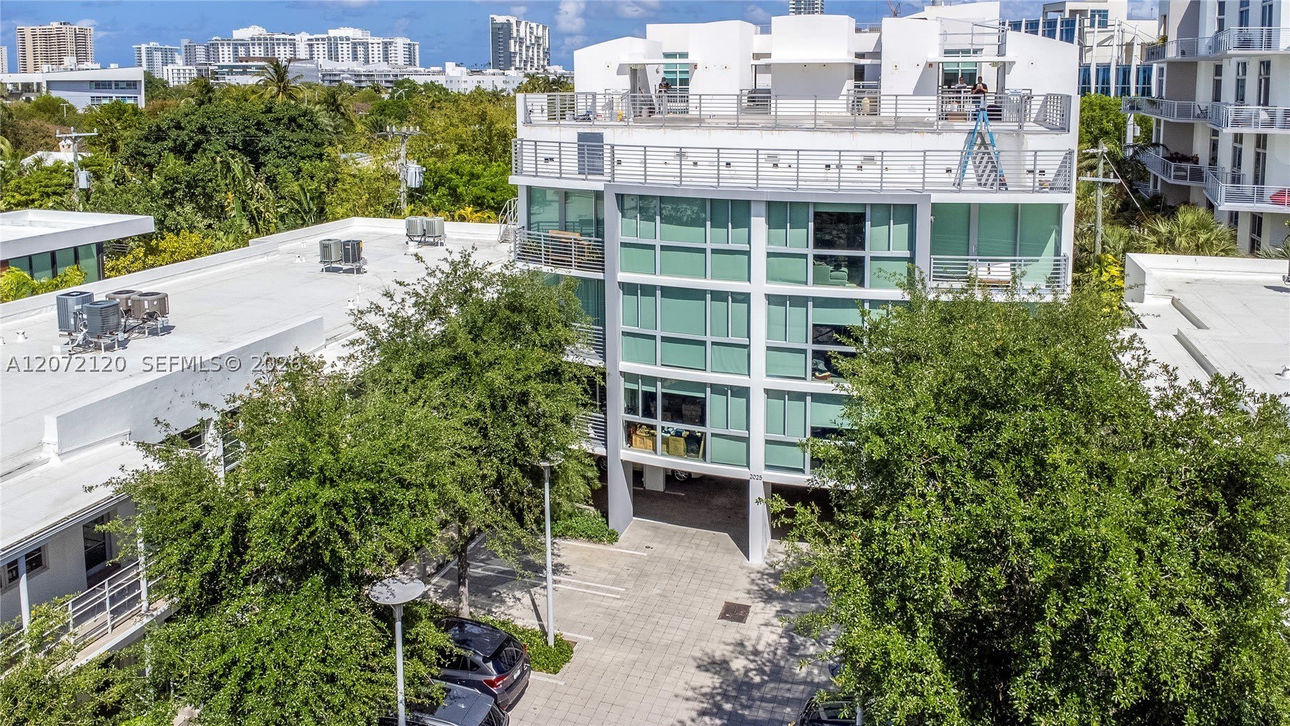 2025 Meridian Ave – photo 1