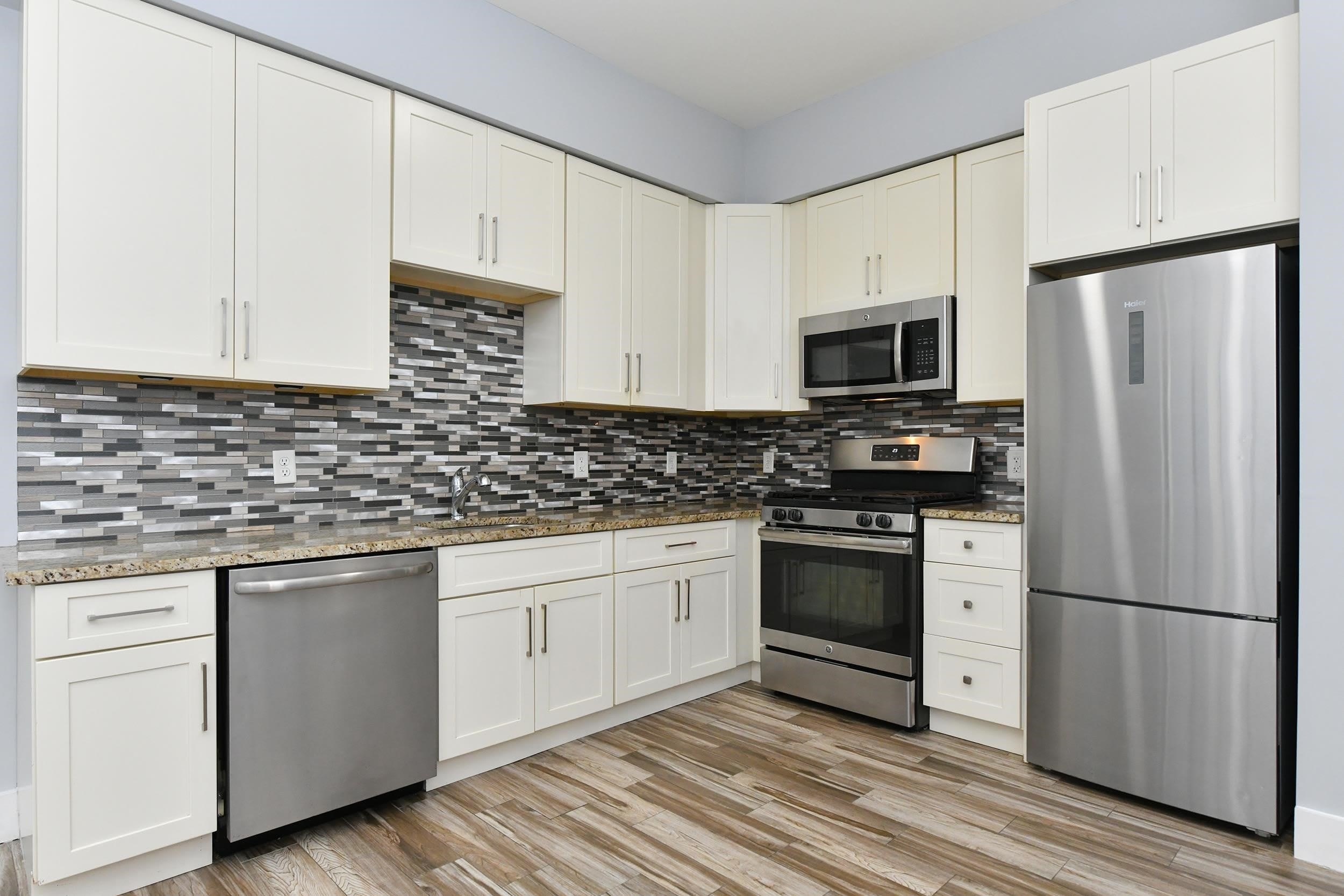 424 WHITON ST – photo 1