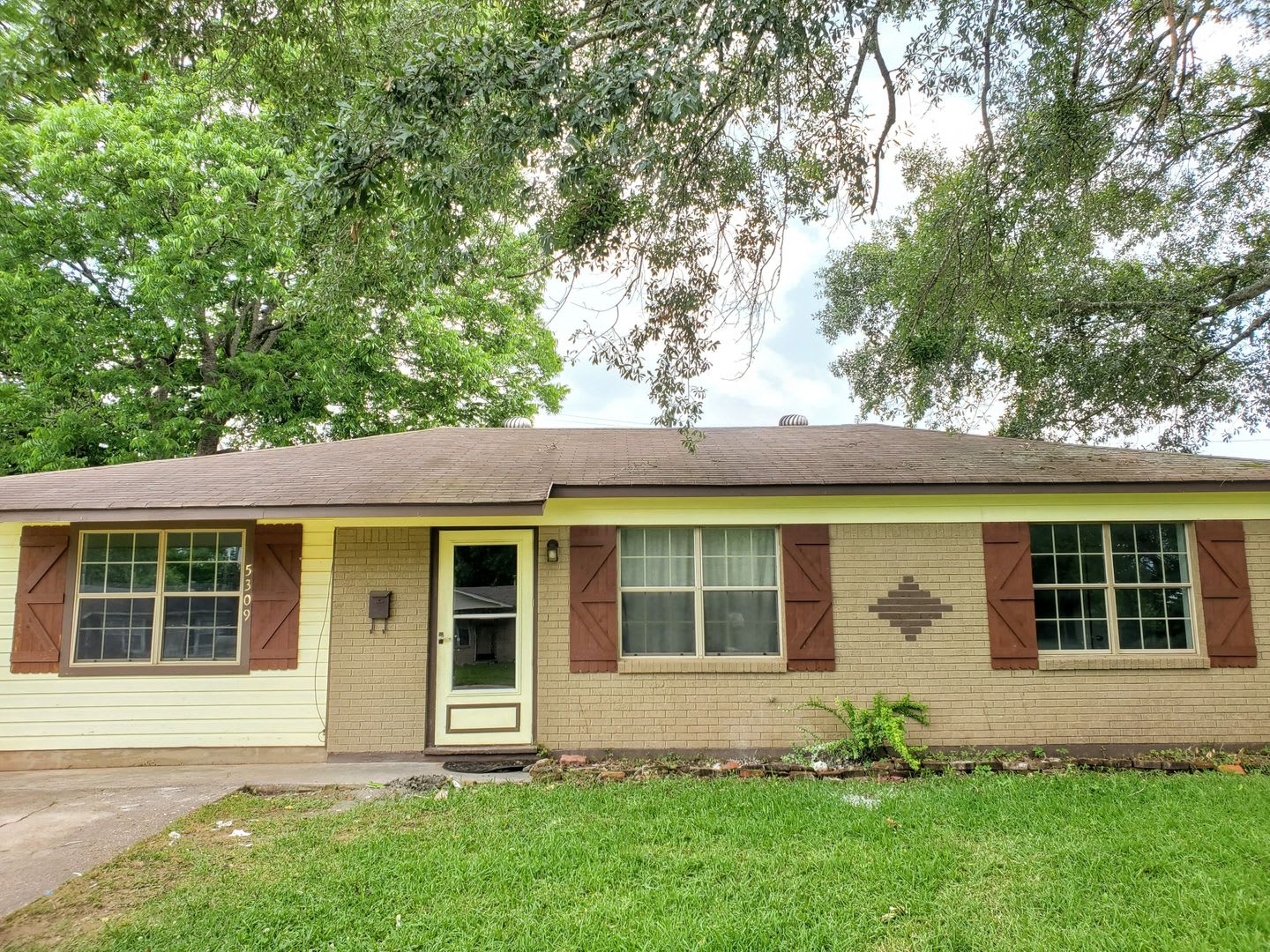 Cute Remodeled House In Shady Grove – photo 1 of 90