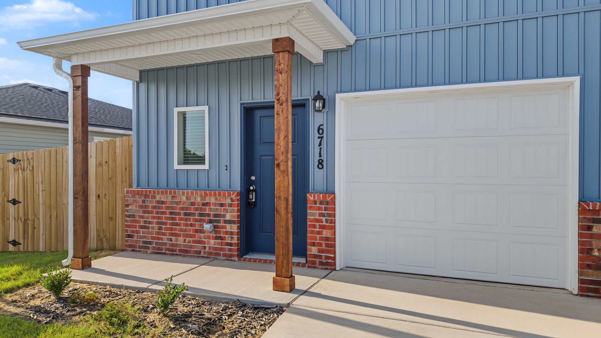 Beautifully designed two-story duplex located in a newly developed community – photo 1