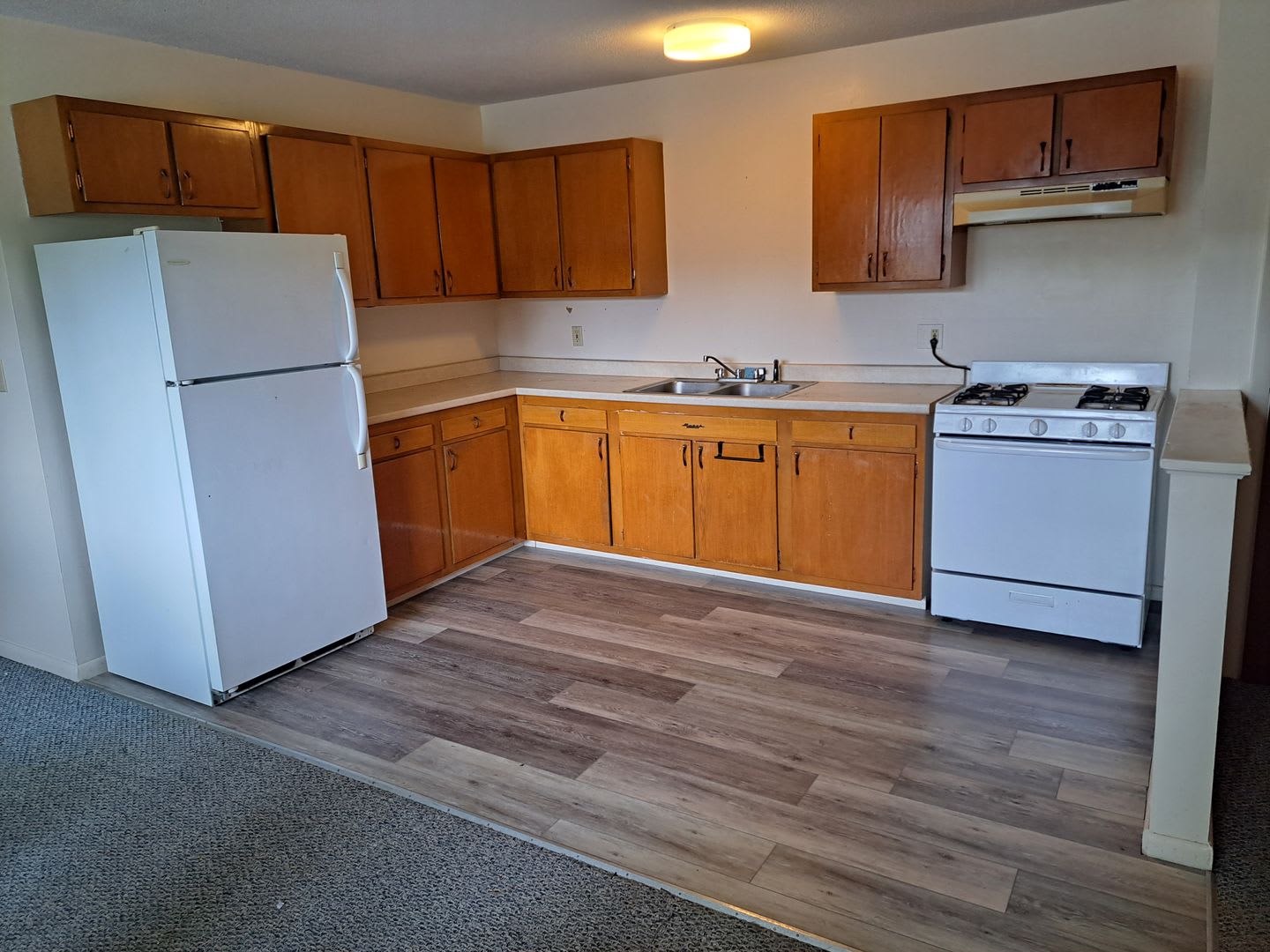 382-384 River St – photo 1 of 71