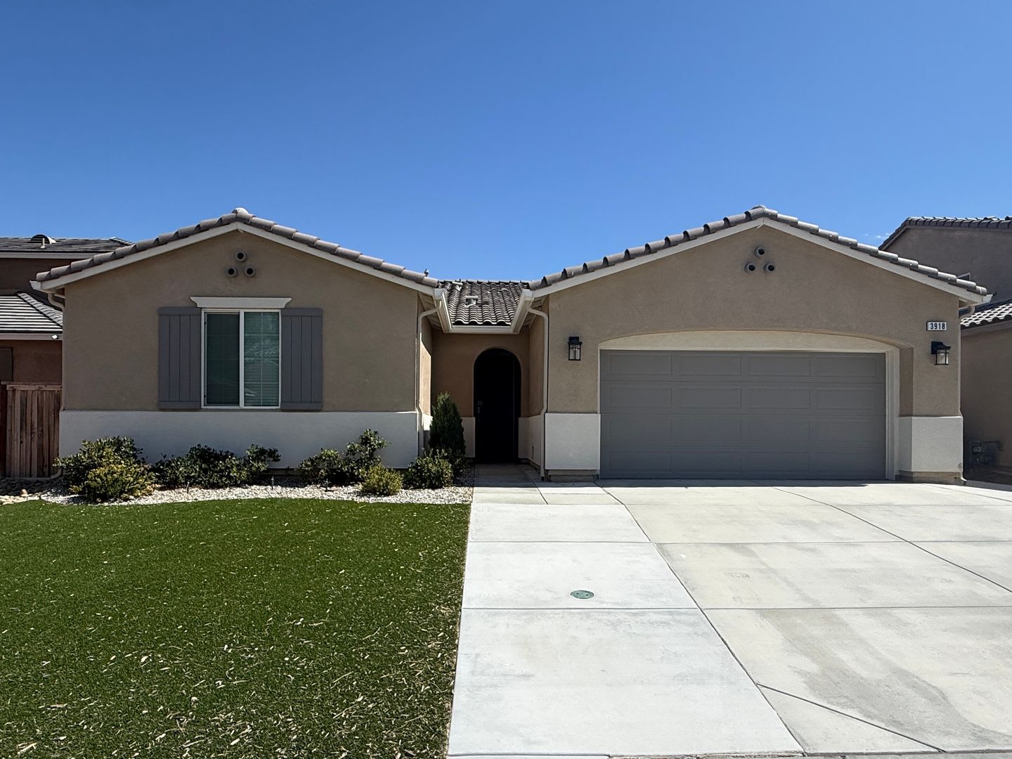 Rosamond 4 Bedroom + 3 Bathroom ! – photo 1 of 23