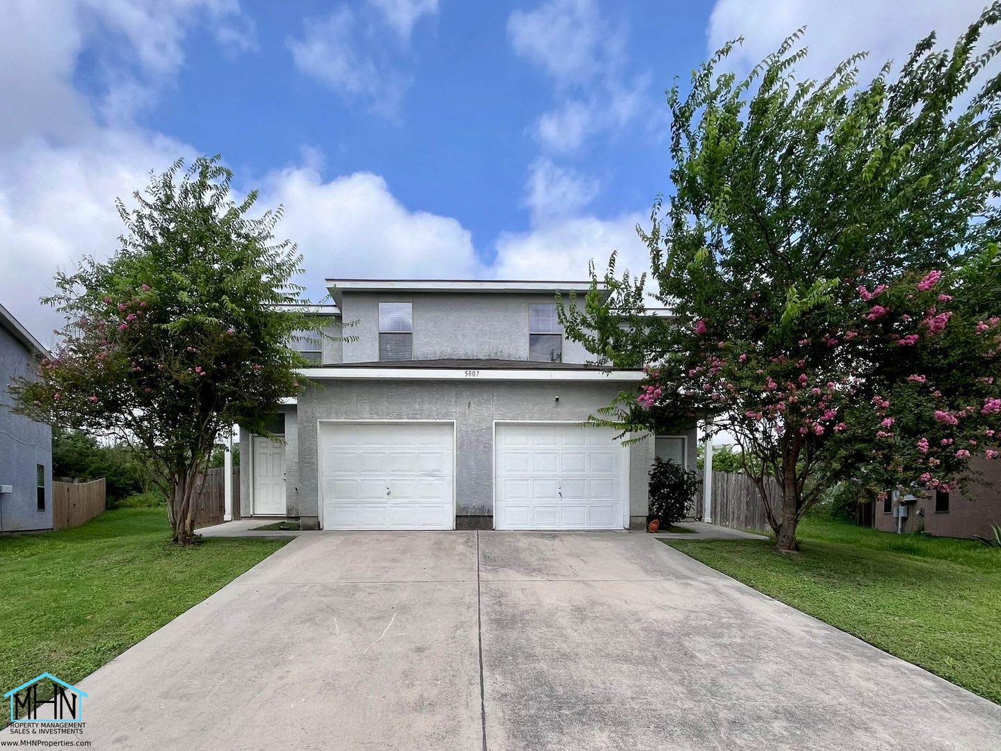 Beautiful Two Story Duplex Near Randolph AFB and FT SAM Houston! – photo 1