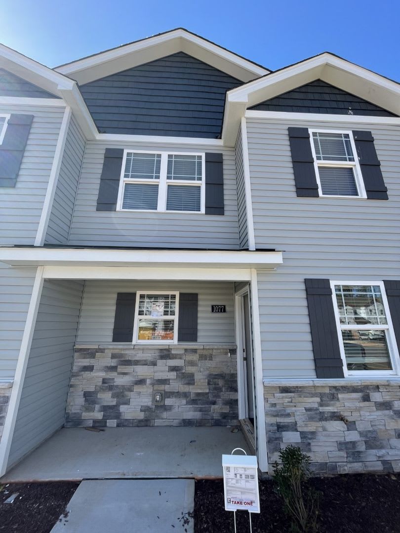 3 Bd 2.5 Ba – photo 1 of 13