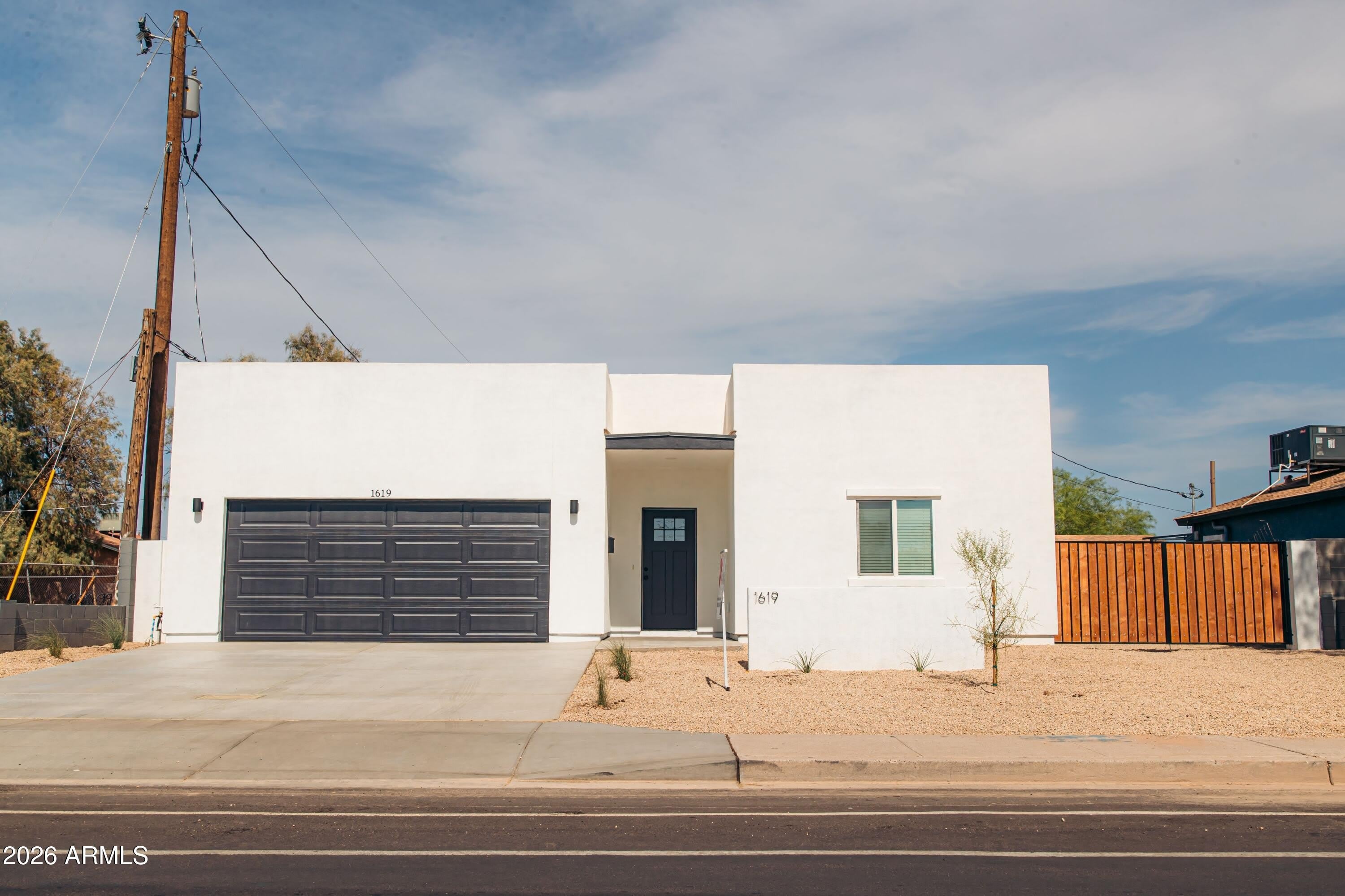 1619 S 15Th Avenue – photo 1