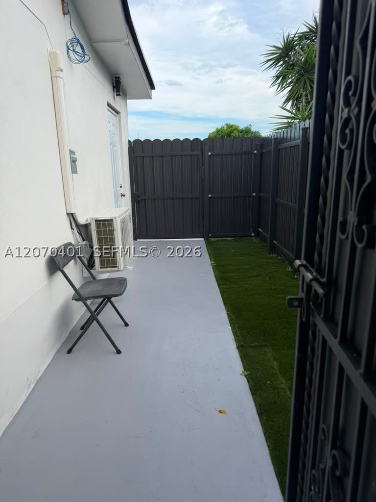 861 E 33Rd St – photo 1