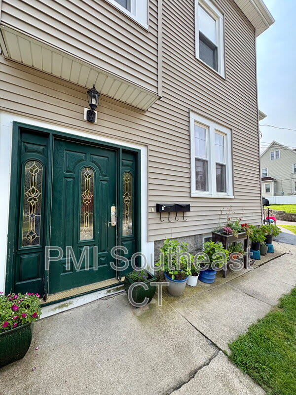 285 Montauk Avenue – photo 1 of 7