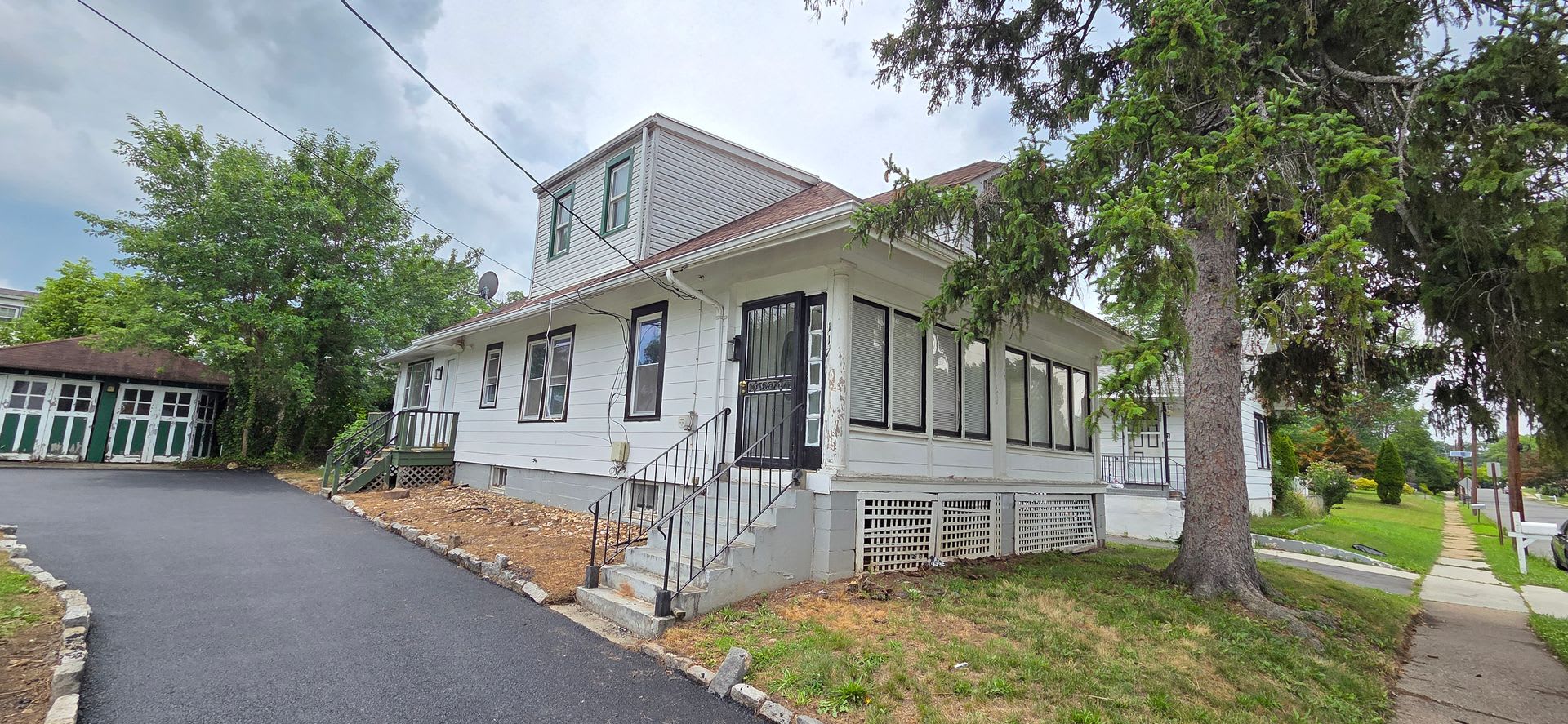 “Spacious 5BR Home Near TCNJ – Large Yard & Flexible Living!” – photo 1