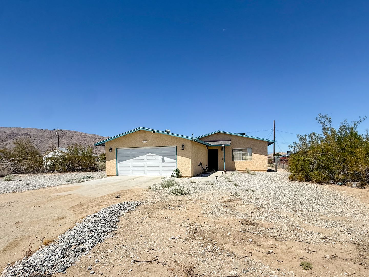29 Palms Home with Attached Garage – photo 1