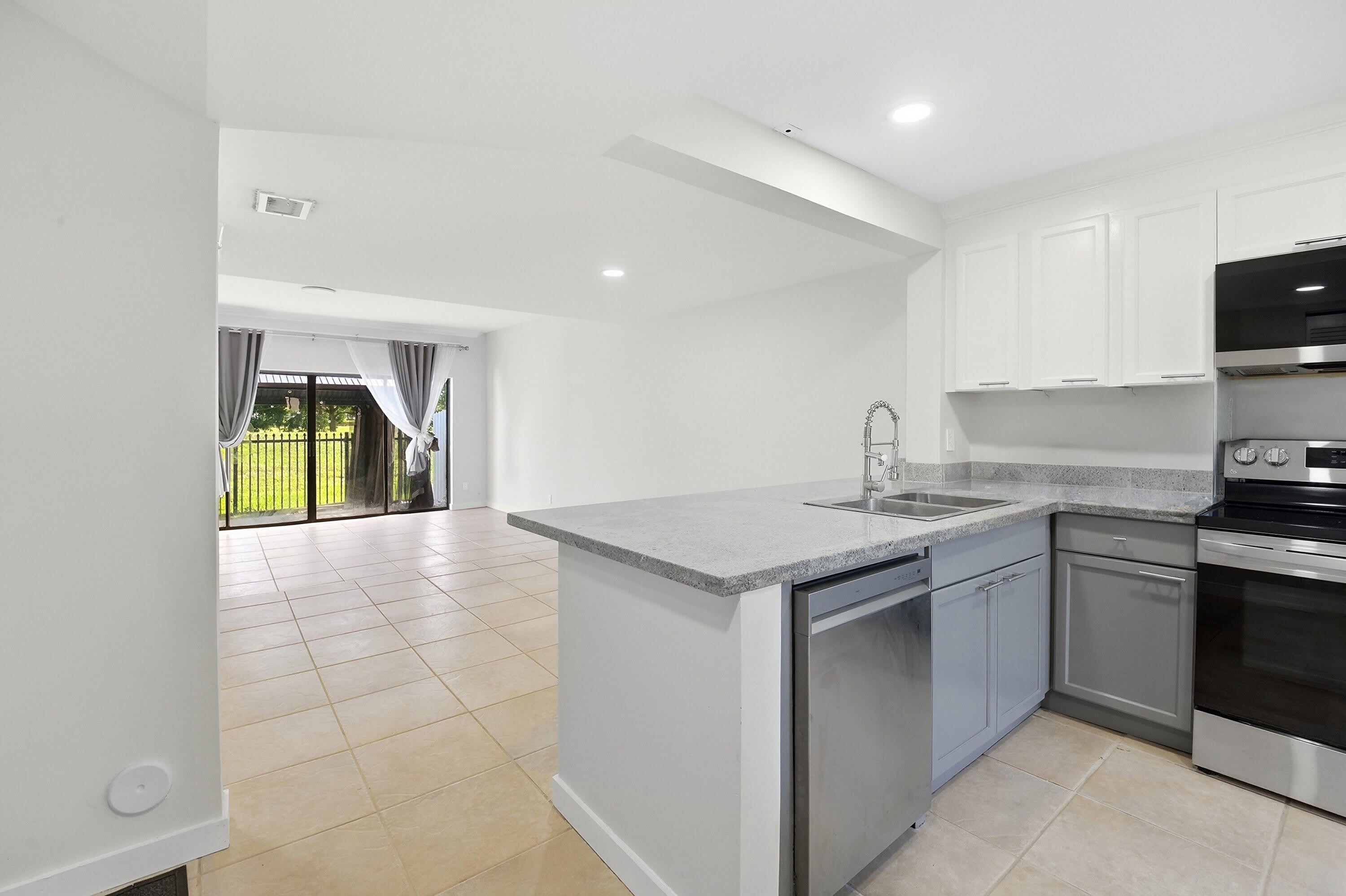 642 NE 195th Street – photo 1