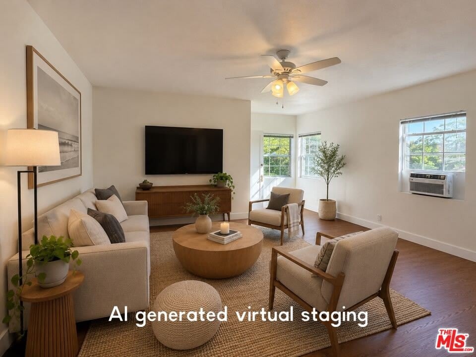 2528 1/2 Military Ave – photo 1