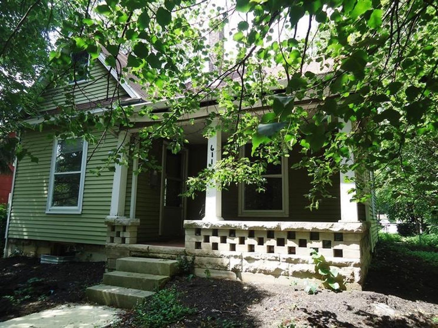 Directly Behind The Elm Restaurant Beautiful 4 Bd 2 Ba Home – photo 1