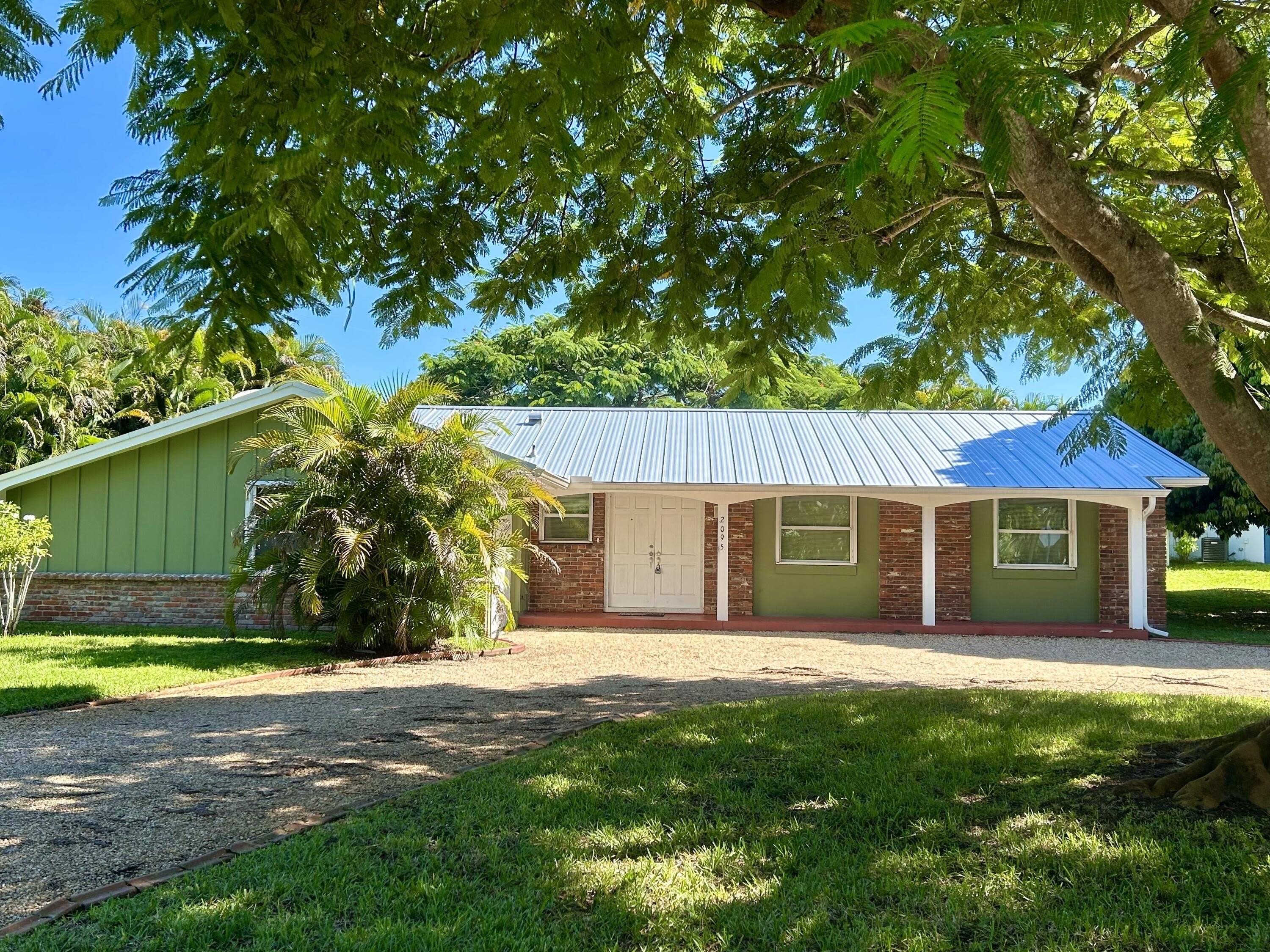 2095 NW Fork Road – photo 1 of 10