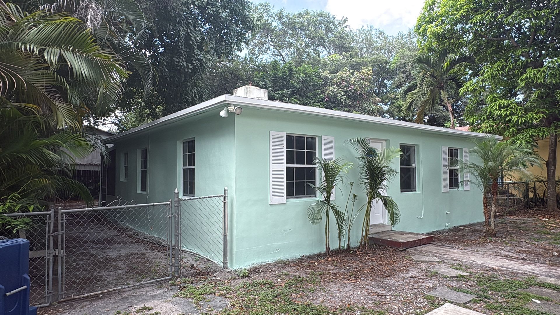 475 Ne 164Th St Includes Internet And 24 Hour Surveillance Cameras – photo 1