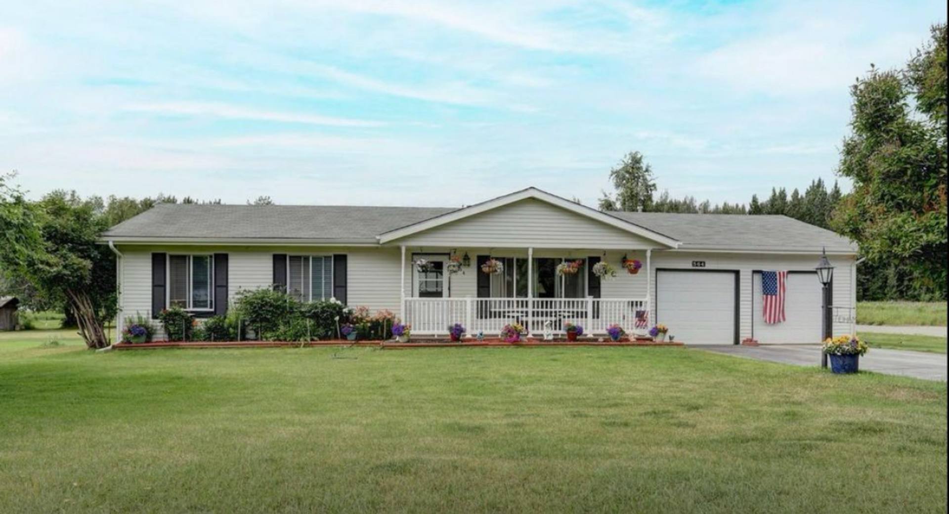 Well cared for 3 bedroom/ 2 bathroom Ranch Style home in Palmer with fenced in back yard and 2 car garage!! – photo 1 of 16