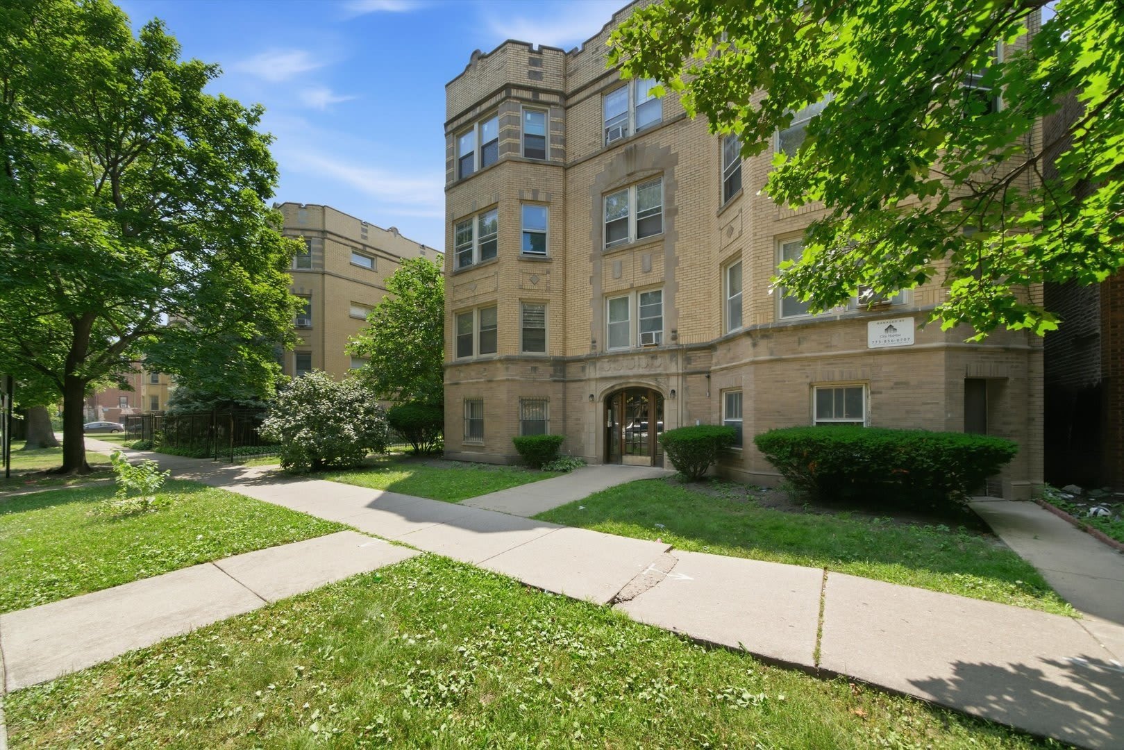 6316 N Artesian Avenue – photo 1