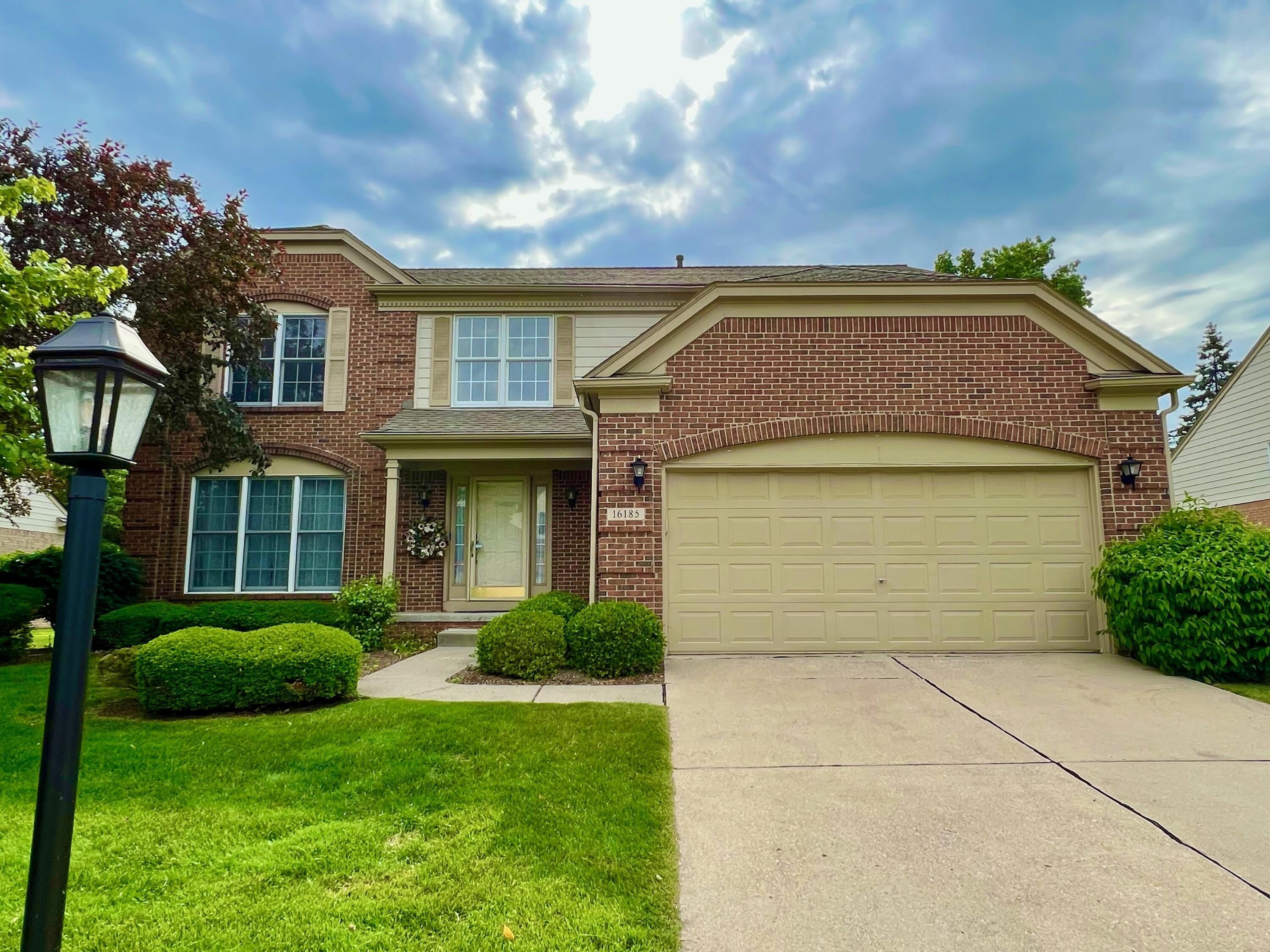 16185 Country Knoll Drive – photo 1 of 21
