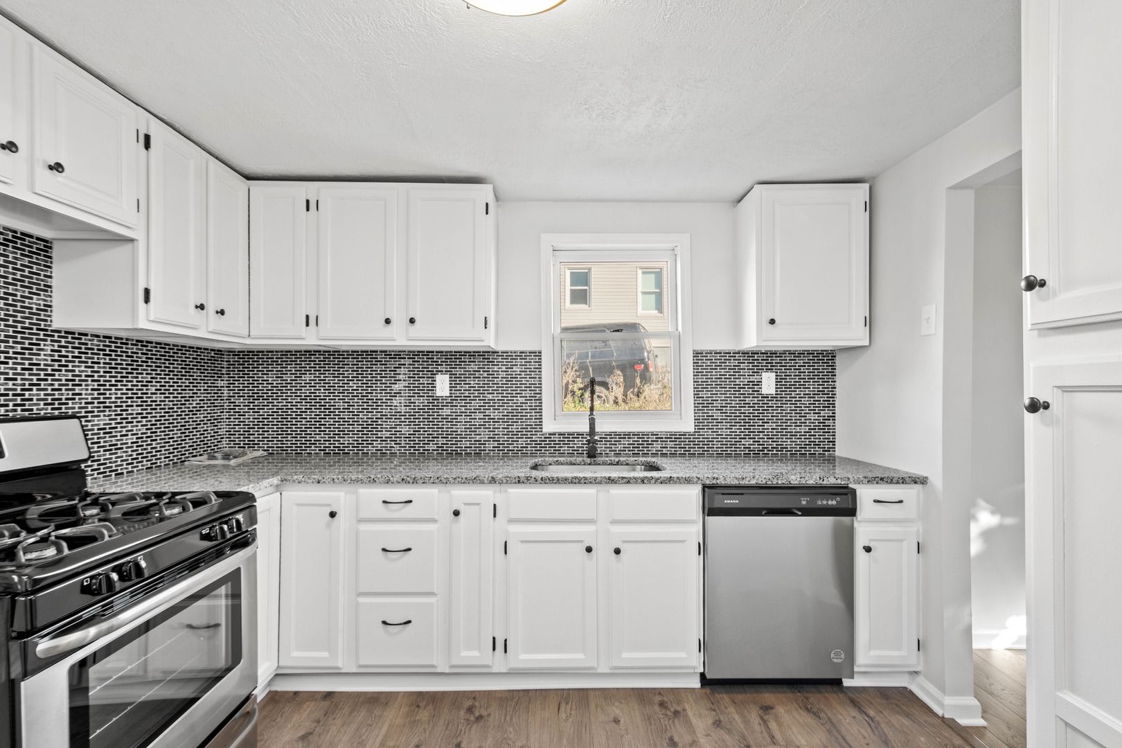 Score 1St Month S Rent Free If Signed By August 28 Gorgeous 2 Bedroom House In West Mifflin Available Now – photo 1 of 18