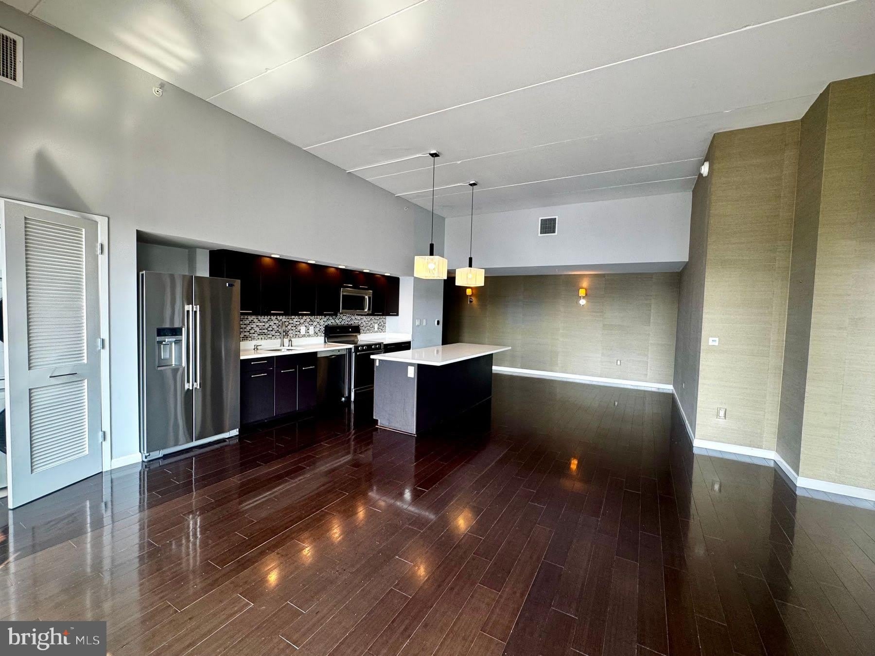 603 N AMERICAN Street – photo 1