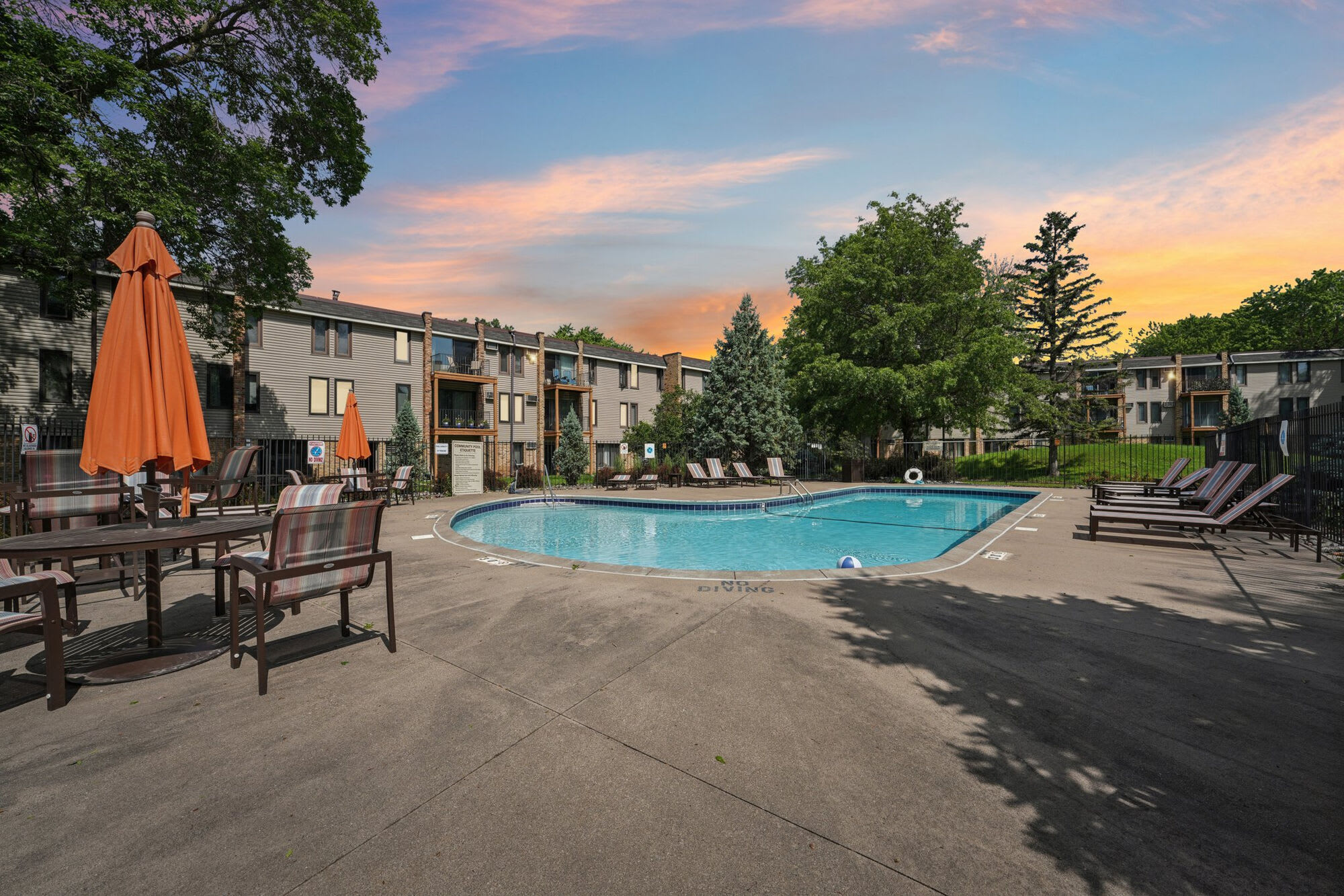 Windsor South Apartments – photo 1 of 249