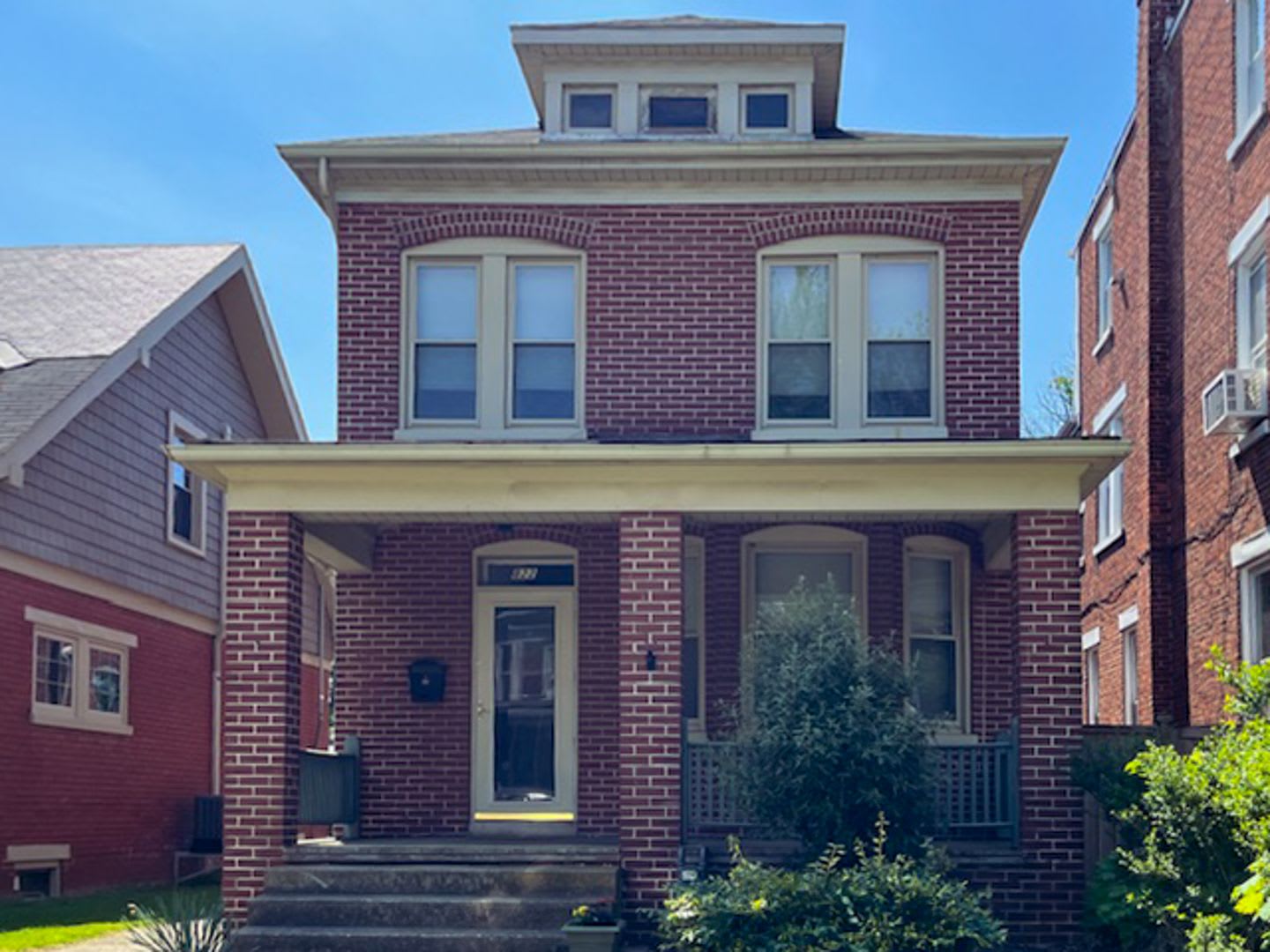3 Bedroom 1.5 Bath Detached House, Yard, Parking in Springdale Neighborhood-York City SD – photo 1